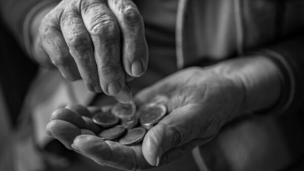 ¿Cómo afecta el retiro de monedas de ₡5 a las tarifas de transporte en Costa Rica?