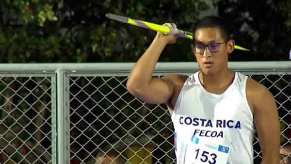 ¿Cómo Iván Sibaja rompió el récord nacional de jabalina?
