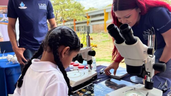Niñas de Guanacaste impulsan vocaciones científicas en jornada STEM