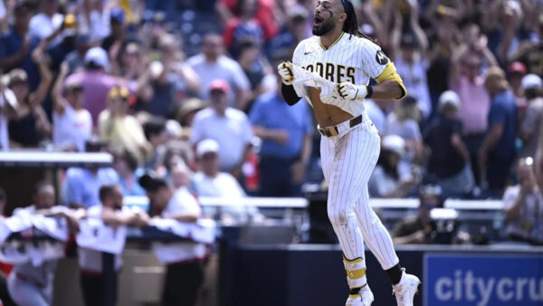 Padres evalúan fijar posición de Tatis Jr. para reforzar ofensiva
