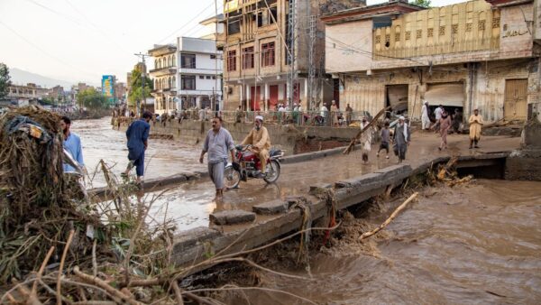 Desplazados climáticos en Pakistán se asientan permanentemente en ciudades
