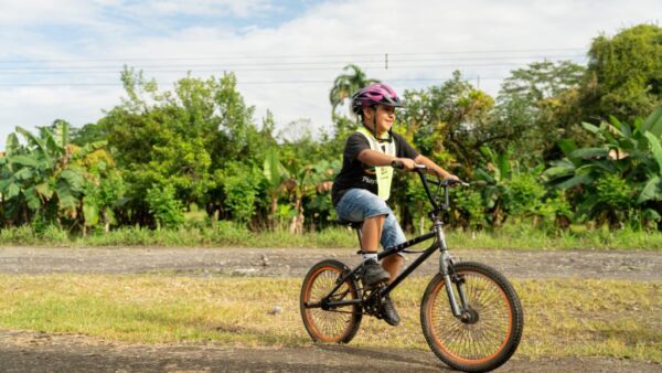 Fundación relanza programa de bicicletas para estudiantes rurales