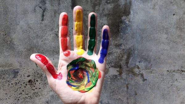 ¿Qué es Periodismo Situado + y cómo apoya la cobertura LGBTINB+ en Latinoamérica?