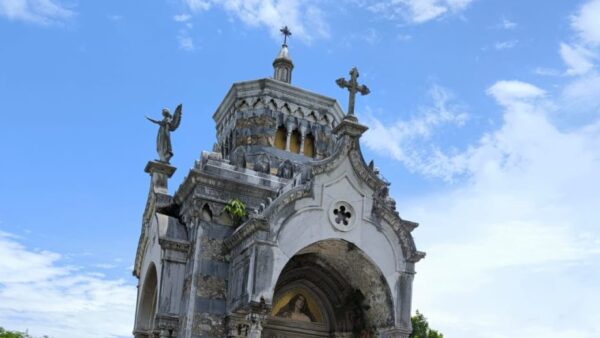 ¿Por qué un cementerio puede ser un museo vivo de identidad nacional?
