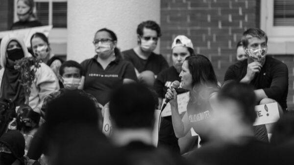 ¿Justicia o velocidad? El dilema de las megaaudiencias migratorias en Estados Unidos