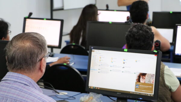 Costa Rica impulsa educación continua para adultos mayores en todo el país