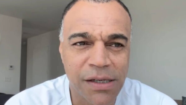 Denilson critica falta de autenticidad en redes sociales de futbolistas brasileños