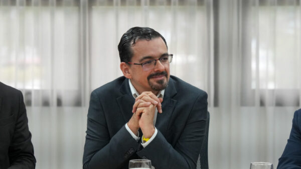 ¿Por qué el Frente Amplio presiona por reformas fiscales en plenas extraordinarias?