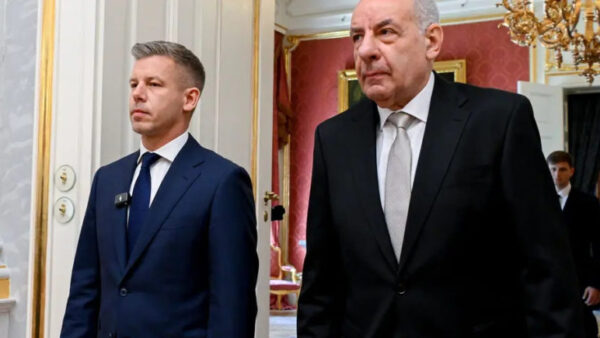 Hungría aprueba reforma constitucional para destituir al presidente Tamás Sulyok