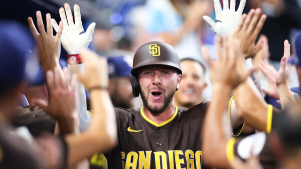 Rockies caen ante Padres en partido caótico con errores defensivos