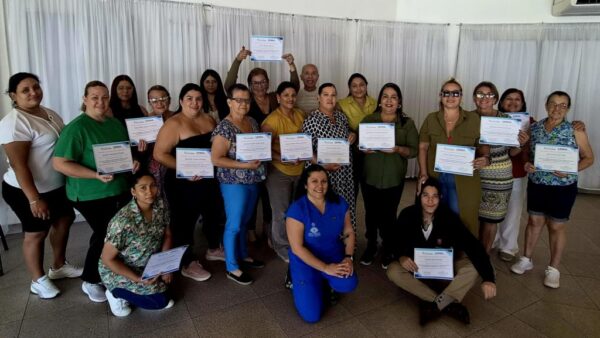 Santa Ana capacita a cuidadores de adultos mayores