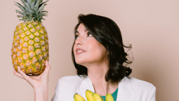 Stephanie Villegas lanza canción que celebra la naturaleza costarricense