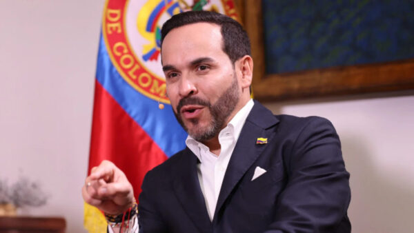 Presidente electo de Colombia suspende transición y denuncia maniobra de Petro