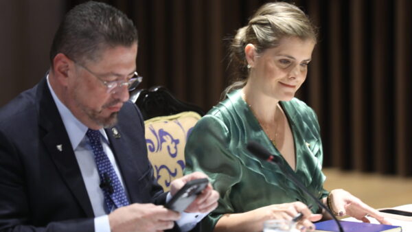 ¿A quién beneficia realmente la agenda política actual?