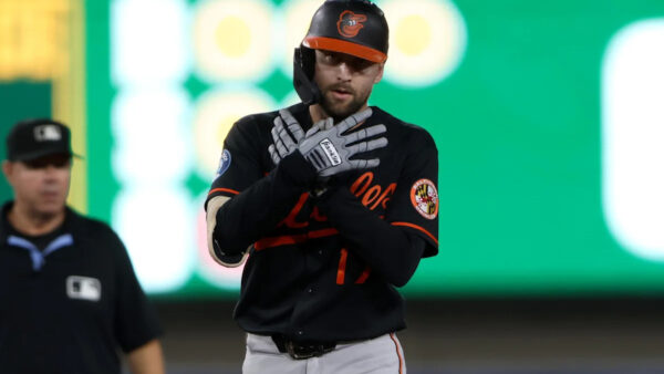 Orioles vencen a Atléticos y se acercan a playoff