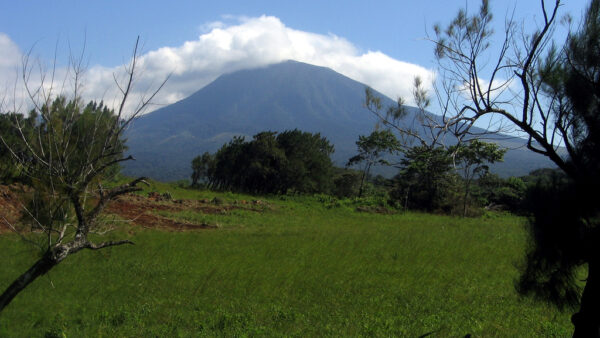 Costa Rica activa alerta verde por erupciones del Rincón de la Vieja