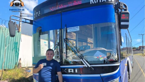 ¿Por qué Costa Rica enfrenta un déficit crítico de conductores de autobús?
